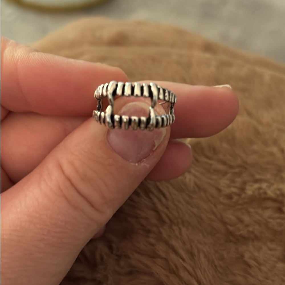 Elegant Silver Band Ring